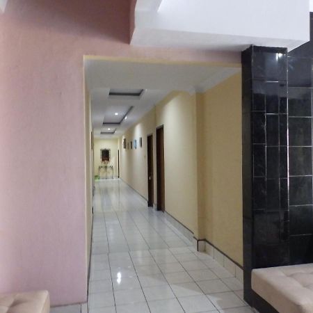 Bahari Family Hotel Bitung Buitenkant foto