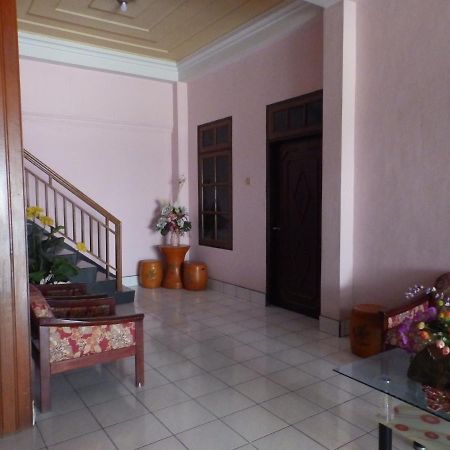 Bahari Family Hotel Bitung Buitenkant foto