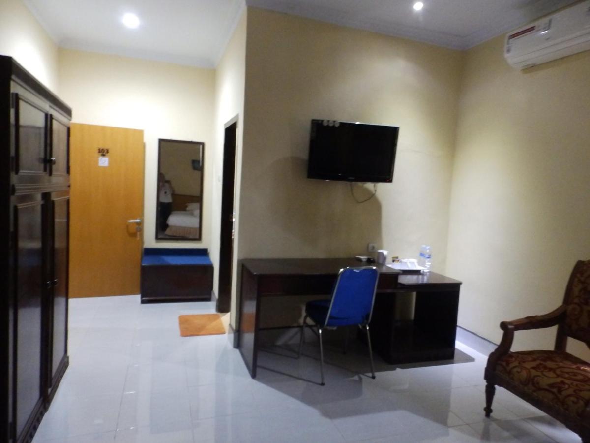 Bahari Family Hotel Bitung Buitenkant foto