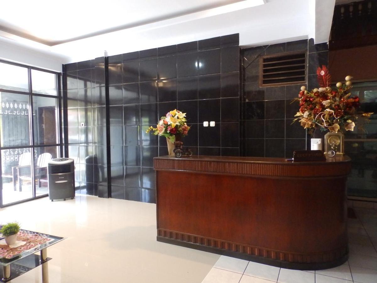Bahari Family Hotel Bitung Buitenkant foto