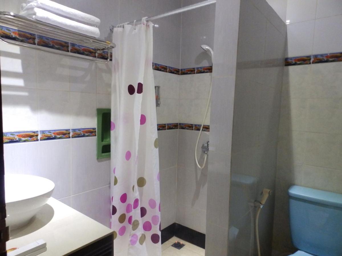 Bahari Family Hotel Bitung Buitenkant foto