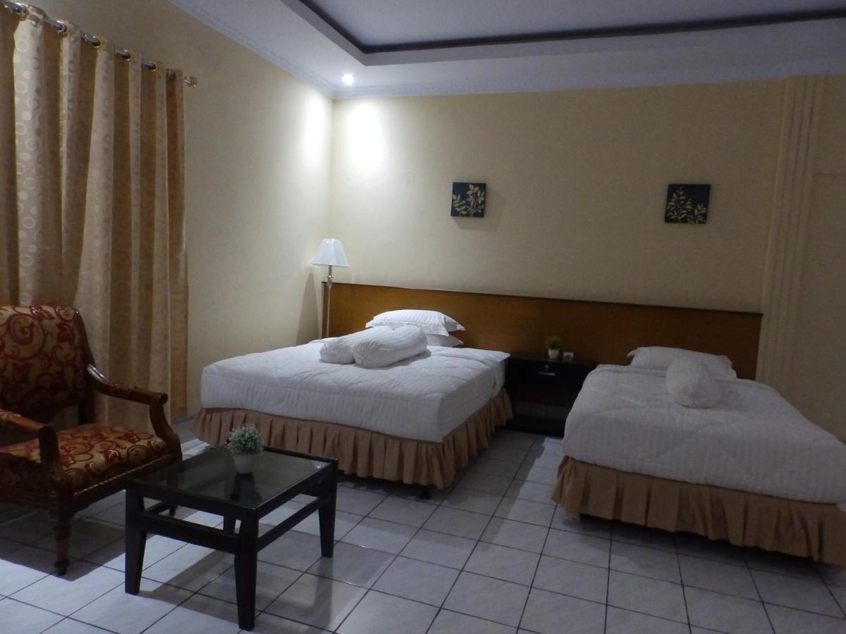 Bahari Family Hotel Bitung Buitenkant foto