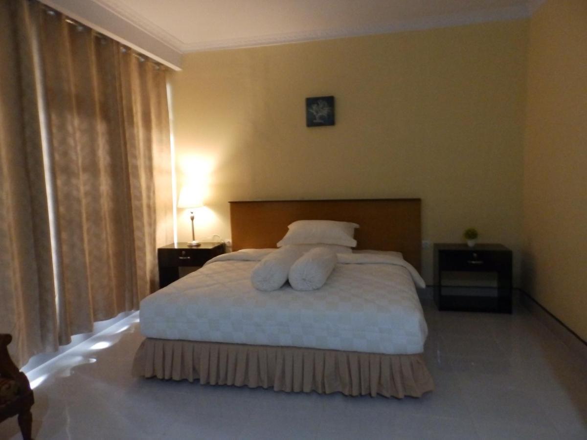 Bahari Family Hotel Bitung Buitenkant foto