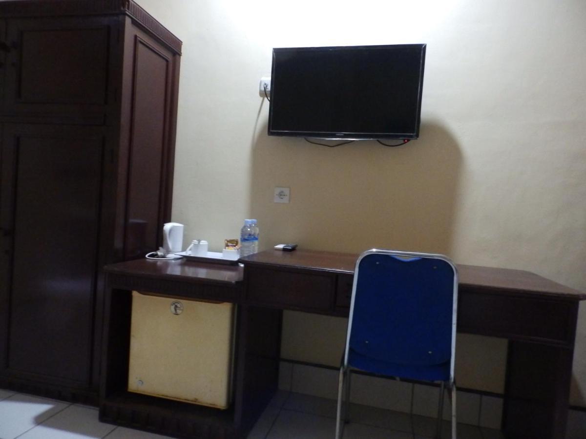 Bahari Family Hotel Bitung Buitenkant foto