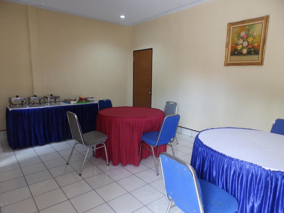 Bahari Family Hotel Bitung Buitenkant foto