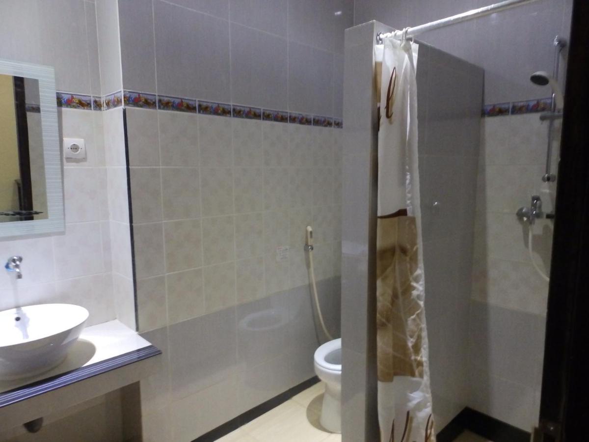 Bahari Family Hotel Bitung Buitenkant foto