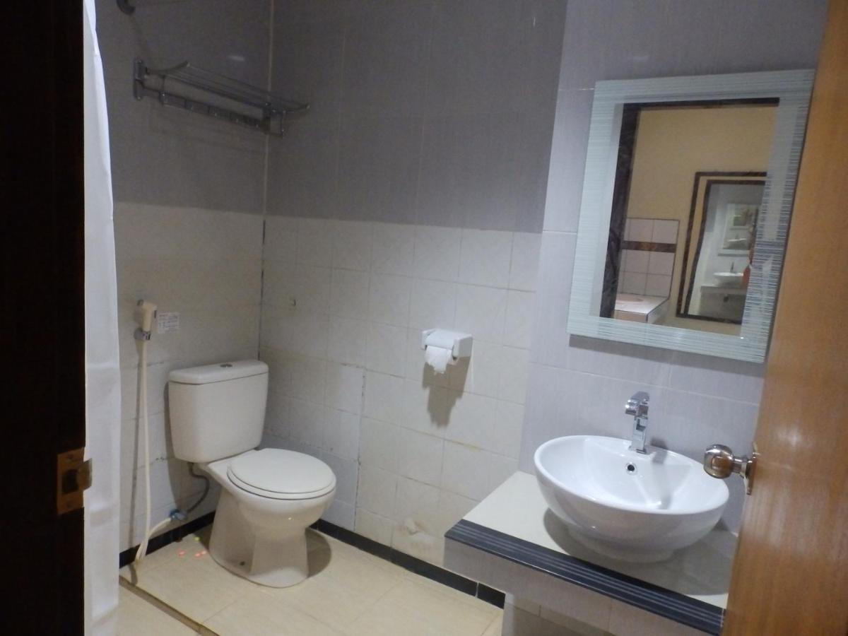 Bahari Family Hotel Bitung Buitenkant foto