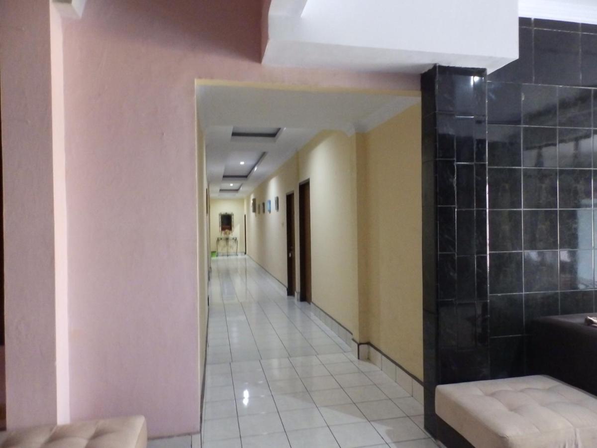 Bahari Family Hotel Bitung Buitenkant foto