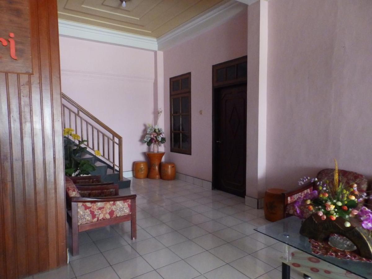 Bahari Family Hotel Bitung Buitenkant foto