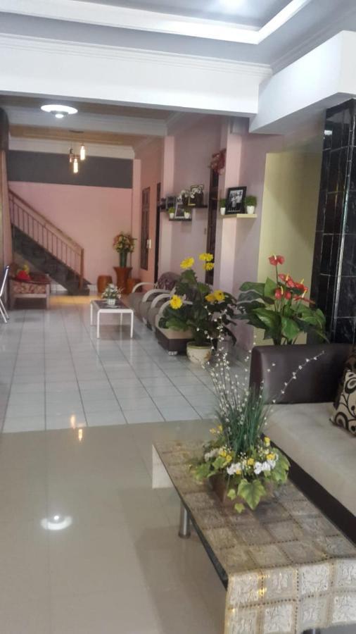Bahari Family Hotel Bitung Buitenkant foto